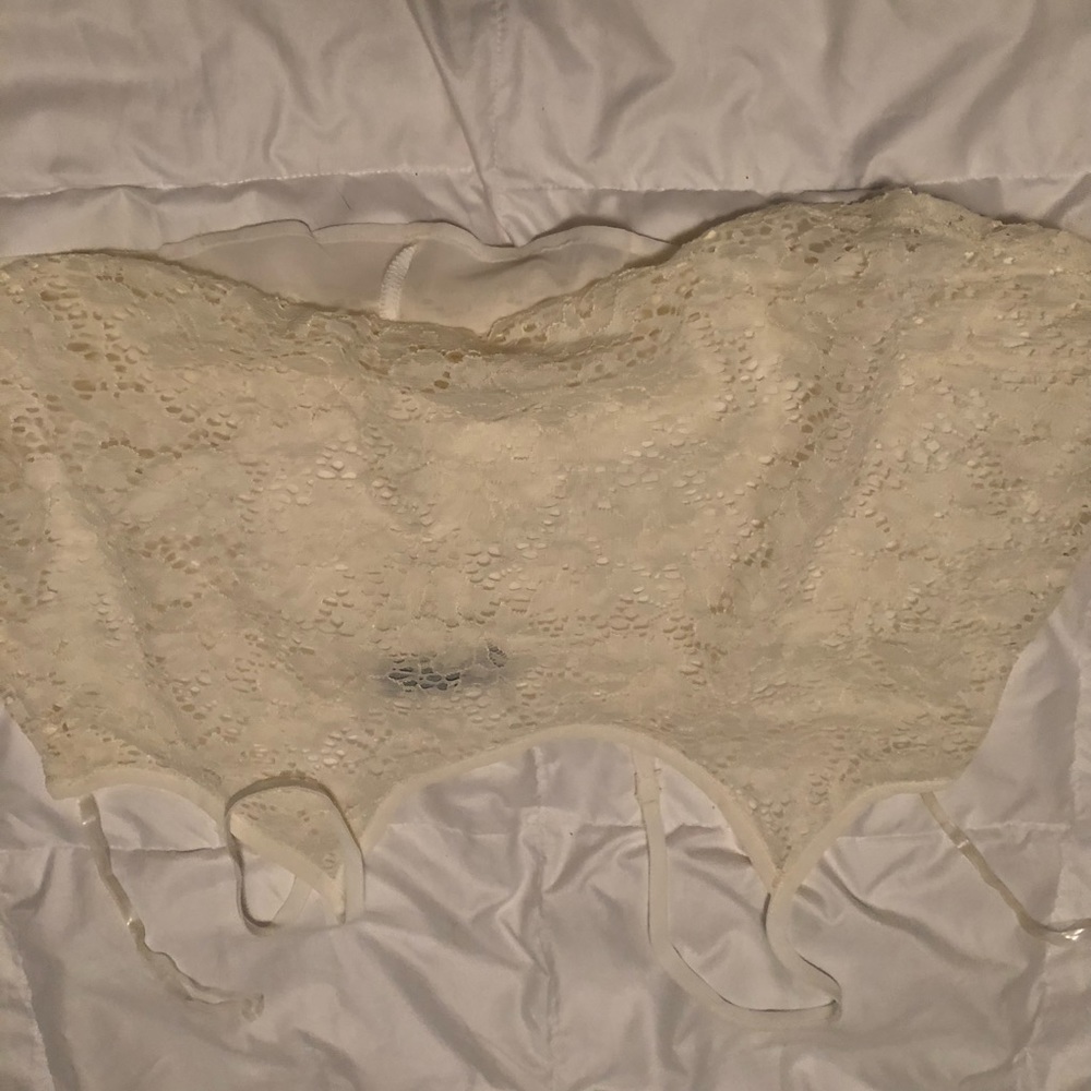 XL White lace crop top